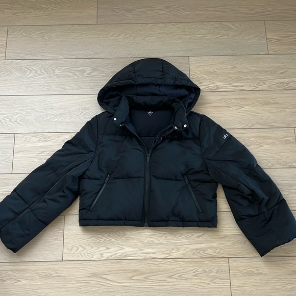 ALO Yoga Jackets & Blazers - Alo Yoga Crop Black puffer jacket 🖤